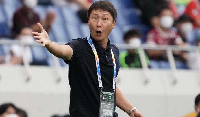 Hé lộ mức lương tiền tỉ của HLV Kim Sang-sik khi dẫn dắt đội tuyển Việt Nam